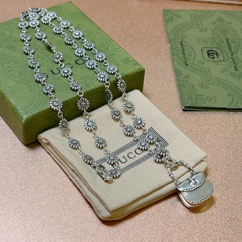 G*u*i necklaces
